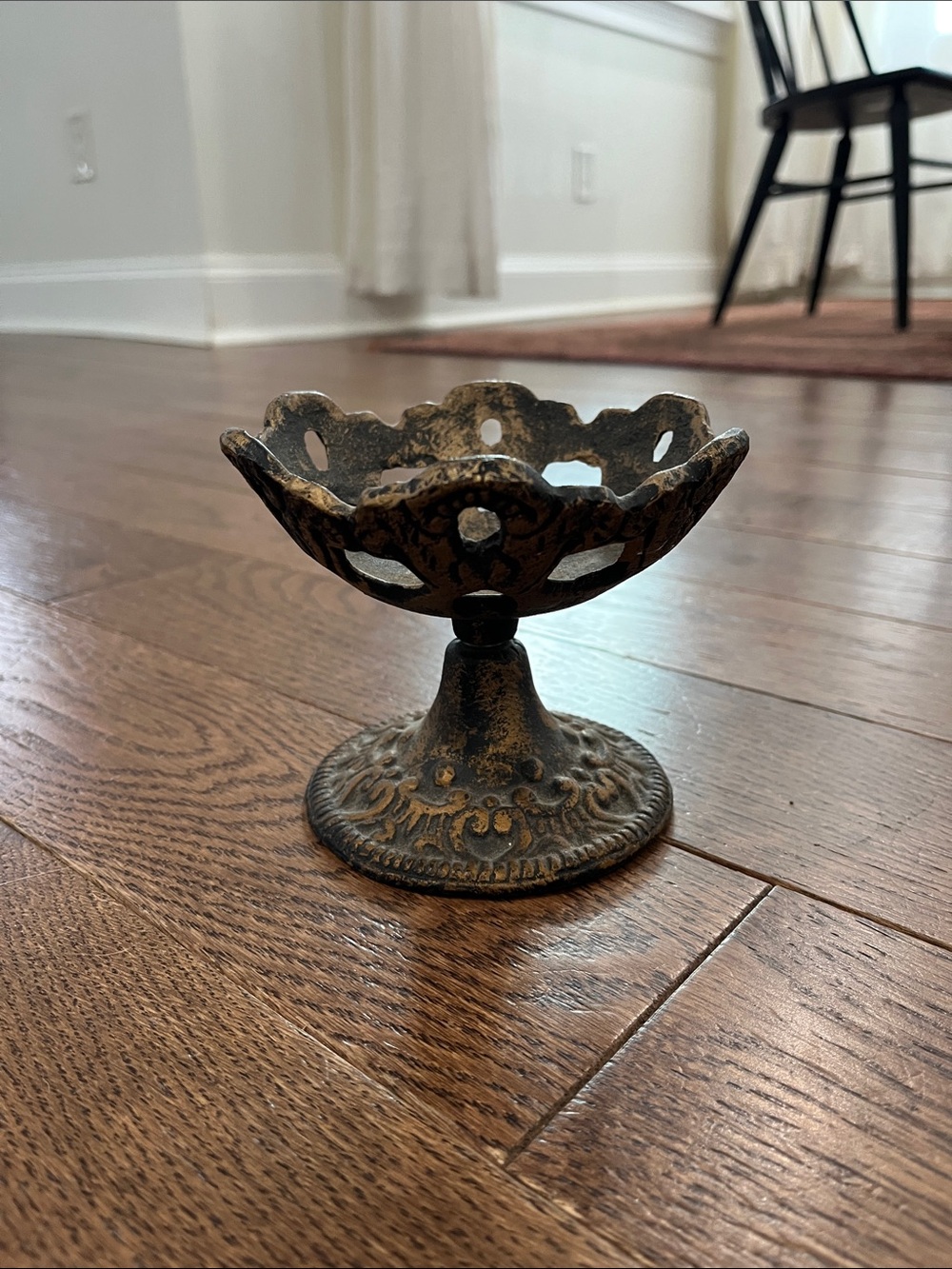 Decorative Metal Pedestal Bowl in Antiqued Gold, Trinket Dish
